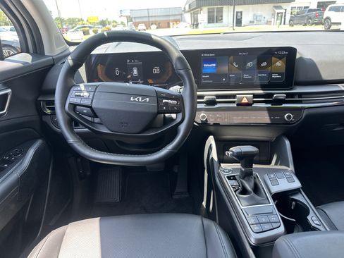 Used 2026 Kia Sportage EX FWD image 15