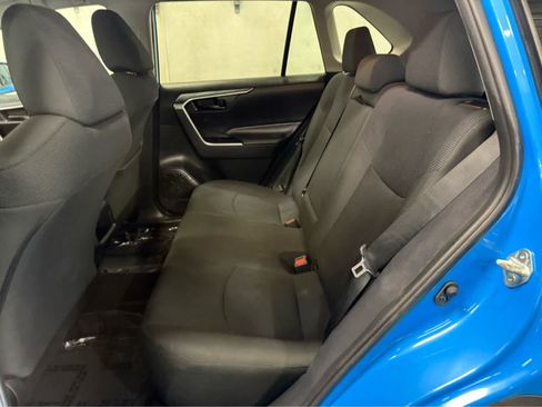 Used 2019 Toyota RAV4 LE w/ All Weather Liner Package AWD/4WD image 20