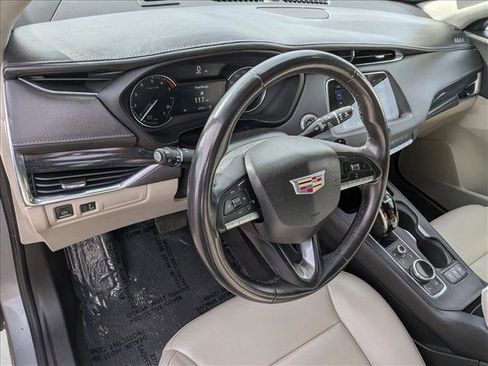 Used 2023 Cadillac XT4 Premium Luxury image 10