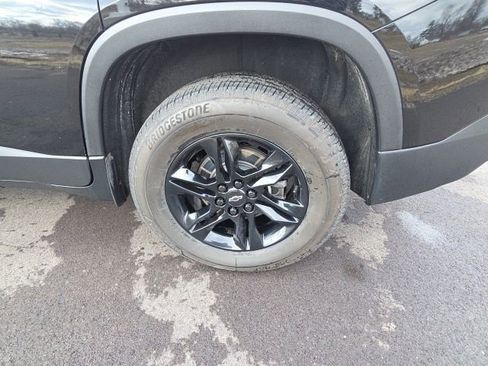 Used 2022 Chevrolet Traverse LT image 15