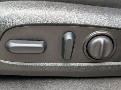 Used 2019 Chevrolet Equinox Premier image 24