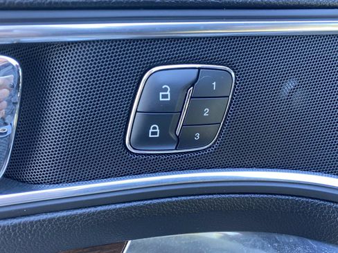 Used 2019 Ford Explorer Limited w/ Ford Safe & Smart Package image 18