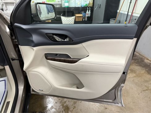 Used 2023 GMC Acadia Denali w/ Denali Technology Package image 32