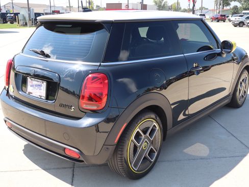 Used 2024 MINI Cooper SE FWD image 5