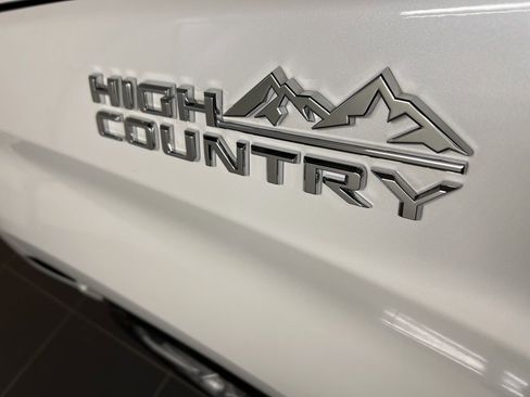 Used 2024 Chevrolet Silverado 1500 High Country w/ High Country Premium Package AWD/4WD image 36