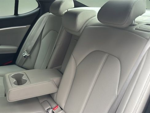 Used 2023 Genesis G70 2.0T image 10