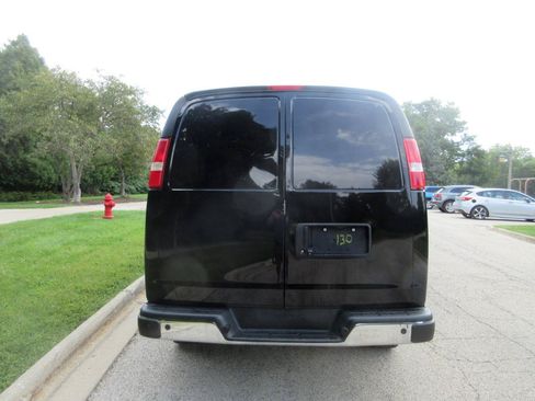 Used 2018 Chevrolet Express 2500 w/ Driver Convenience Package RWD image 18