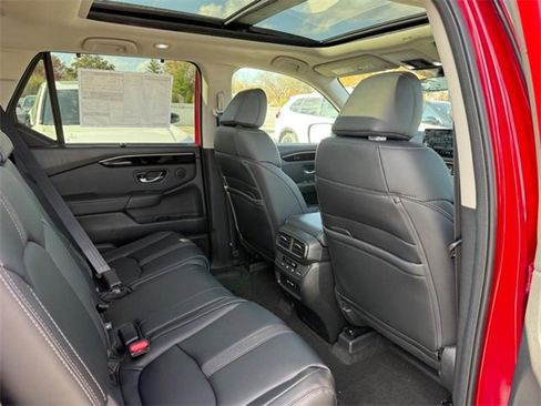 New 2025 Honda Pilot Touring image 7