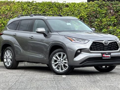 New 2026 Toyota Highlander Limited AWD/4WD image 2