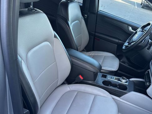 Used 2023 Ford Escape Platinum image 3