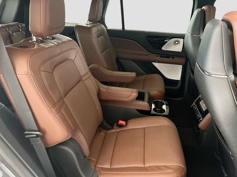 Used 2025 Lincoln Aviator Reserve w/ Equipment Group 201A AWD/4WD image 31