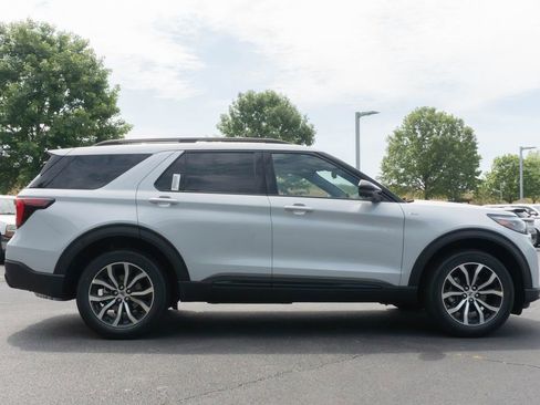 New 2026 Ford Explorer ST-Line AWD/4WD image 12