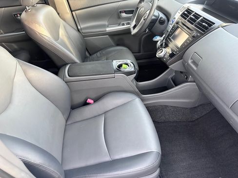 Used 2012 Toyota Prius V Two image 10