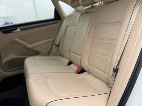 Used 2018 Volkswagen Passat 2.0T R-Line image 19