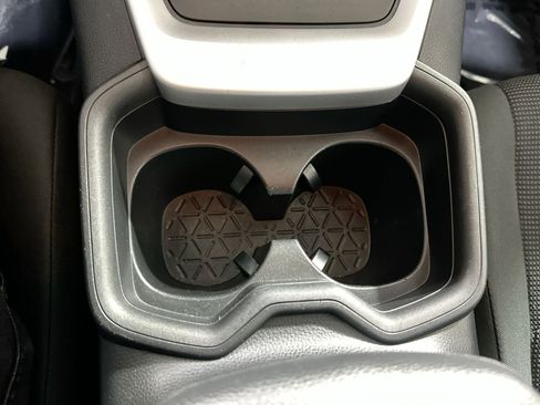 Used 2020 Toyota RAV4 LE image 28