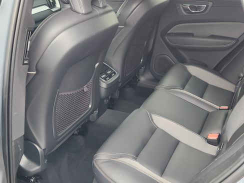 Used 2022 Volvo XC60 B5 R-Design AWD/4WD image 15