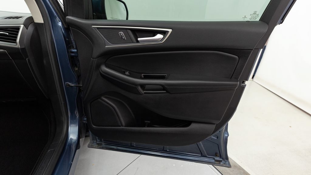 Used 2019 Ford Edge SEL w/ Equipment Group 201A AWD/4WD image 34