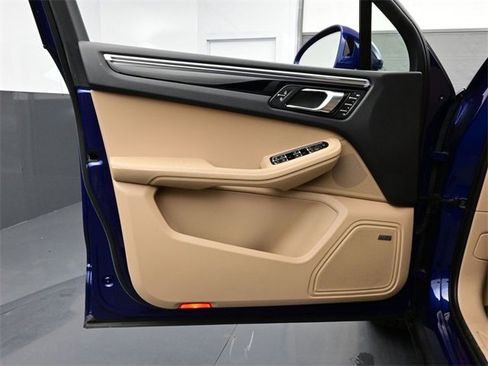 Used 2024 Porsche Macan image 7