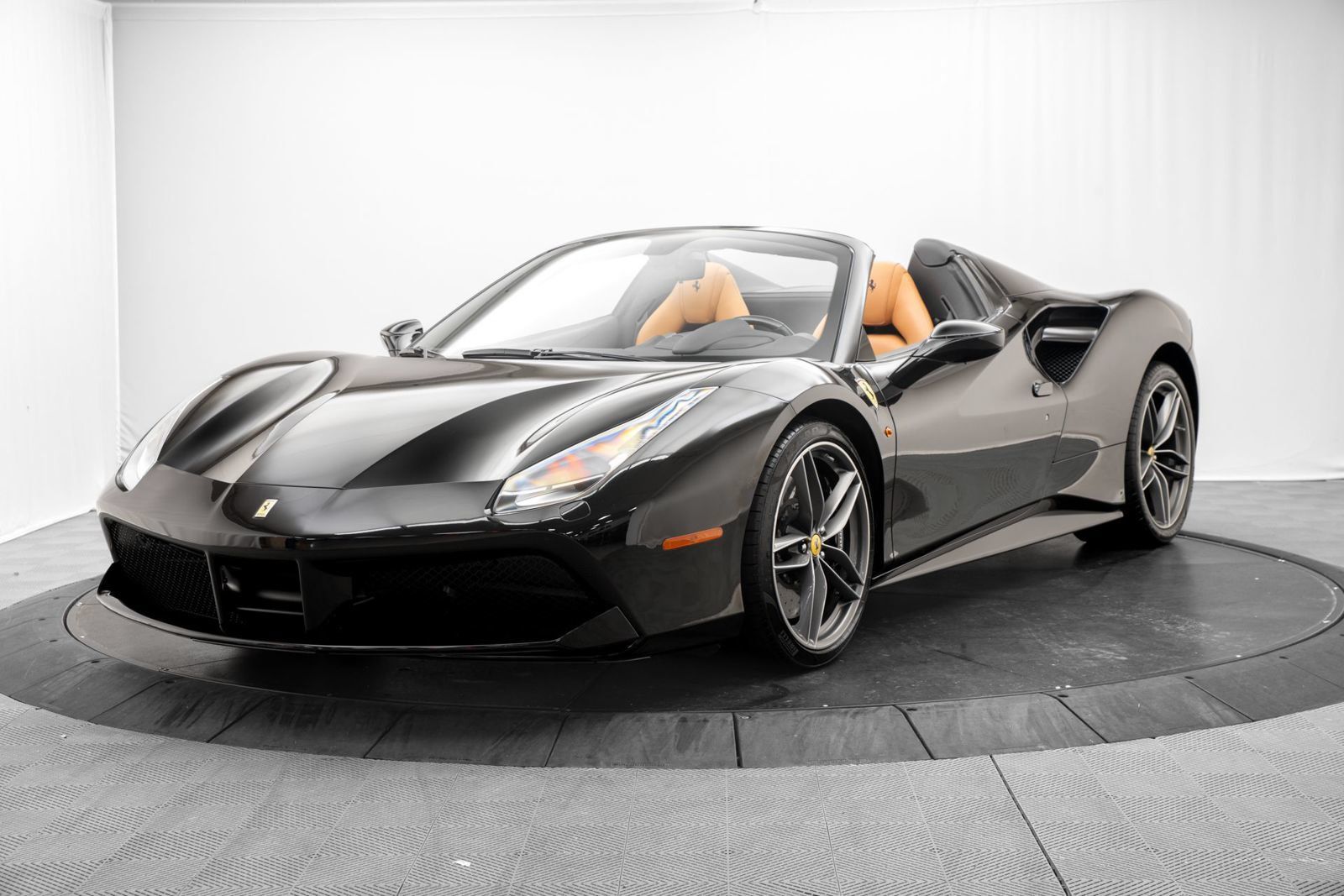Used 2017 Ferrari 488 Spider RWD image 3