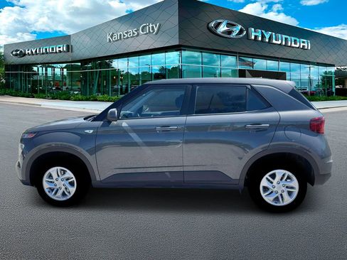 New 2026 Hyundai Venue SE FWD image 3