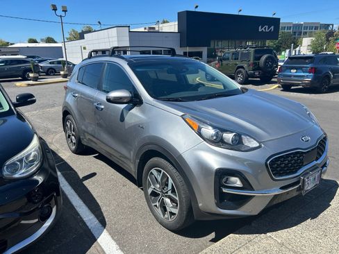 Used 2021 Kia Sportage EX w/ EX Technology Package AWD/4WD image 2