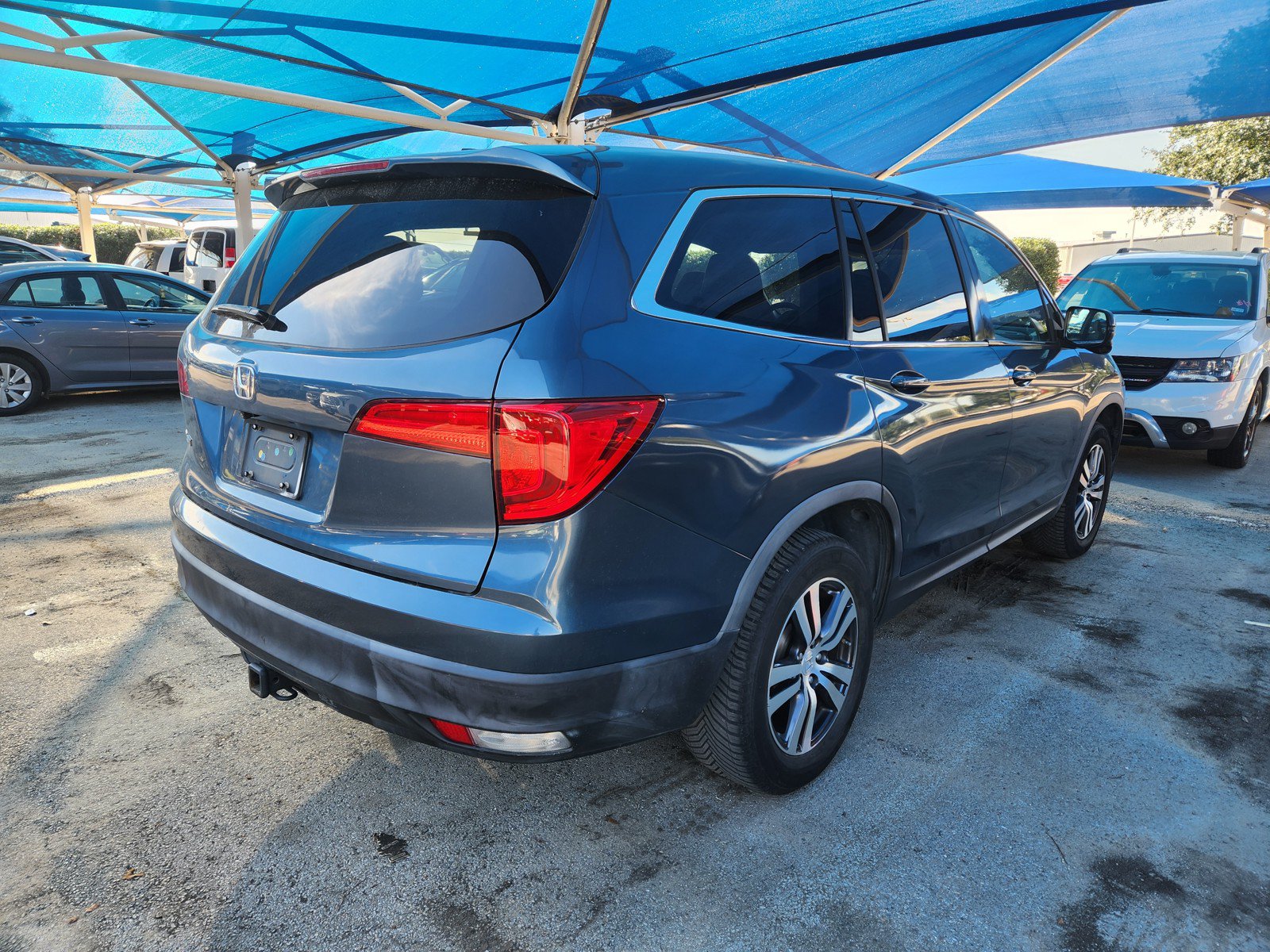 Used 2017 Honda Pilot EX image 4