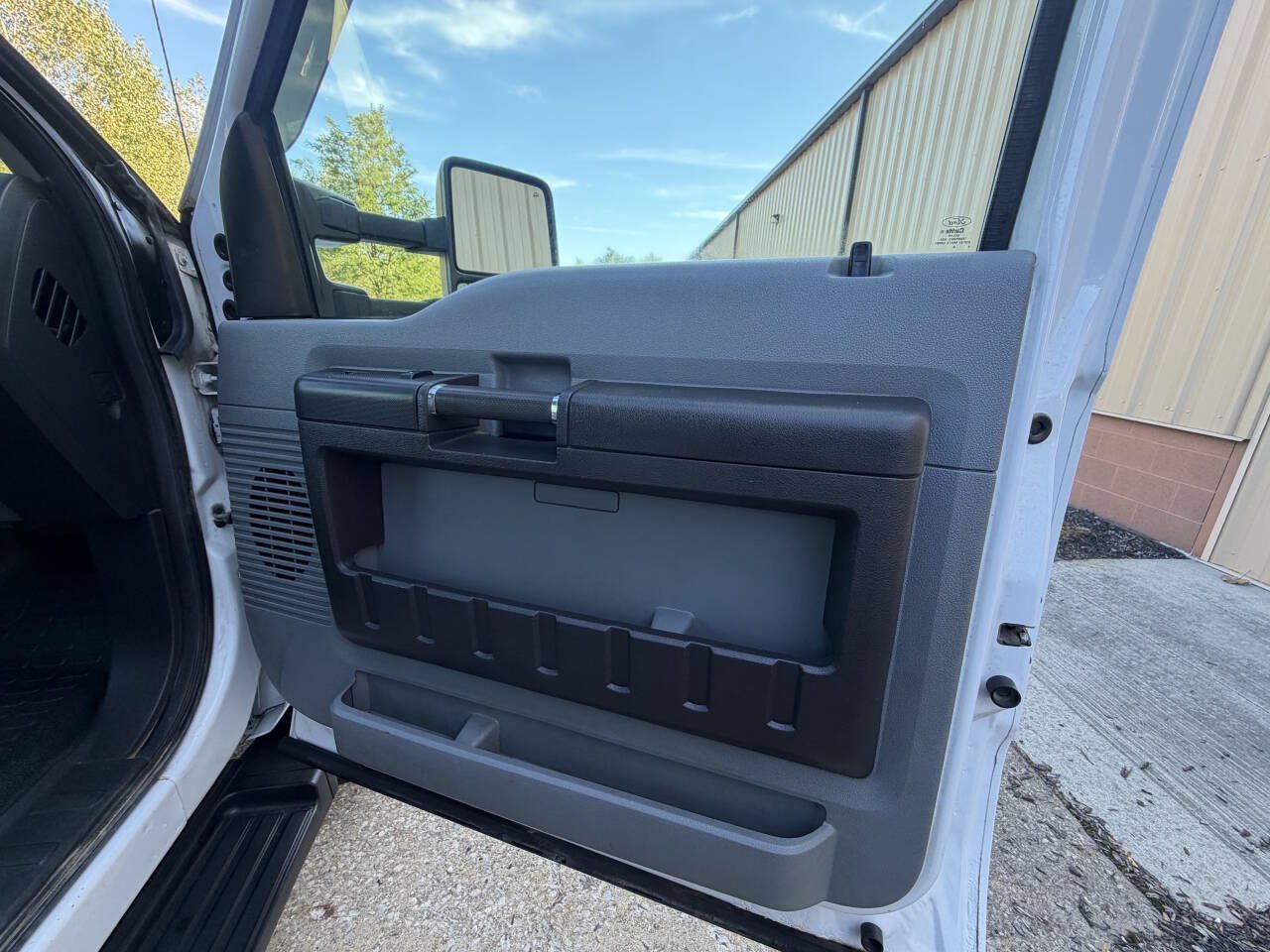 Used 2014 Ford F550 4x4 Regular Cab Super Duty image 28