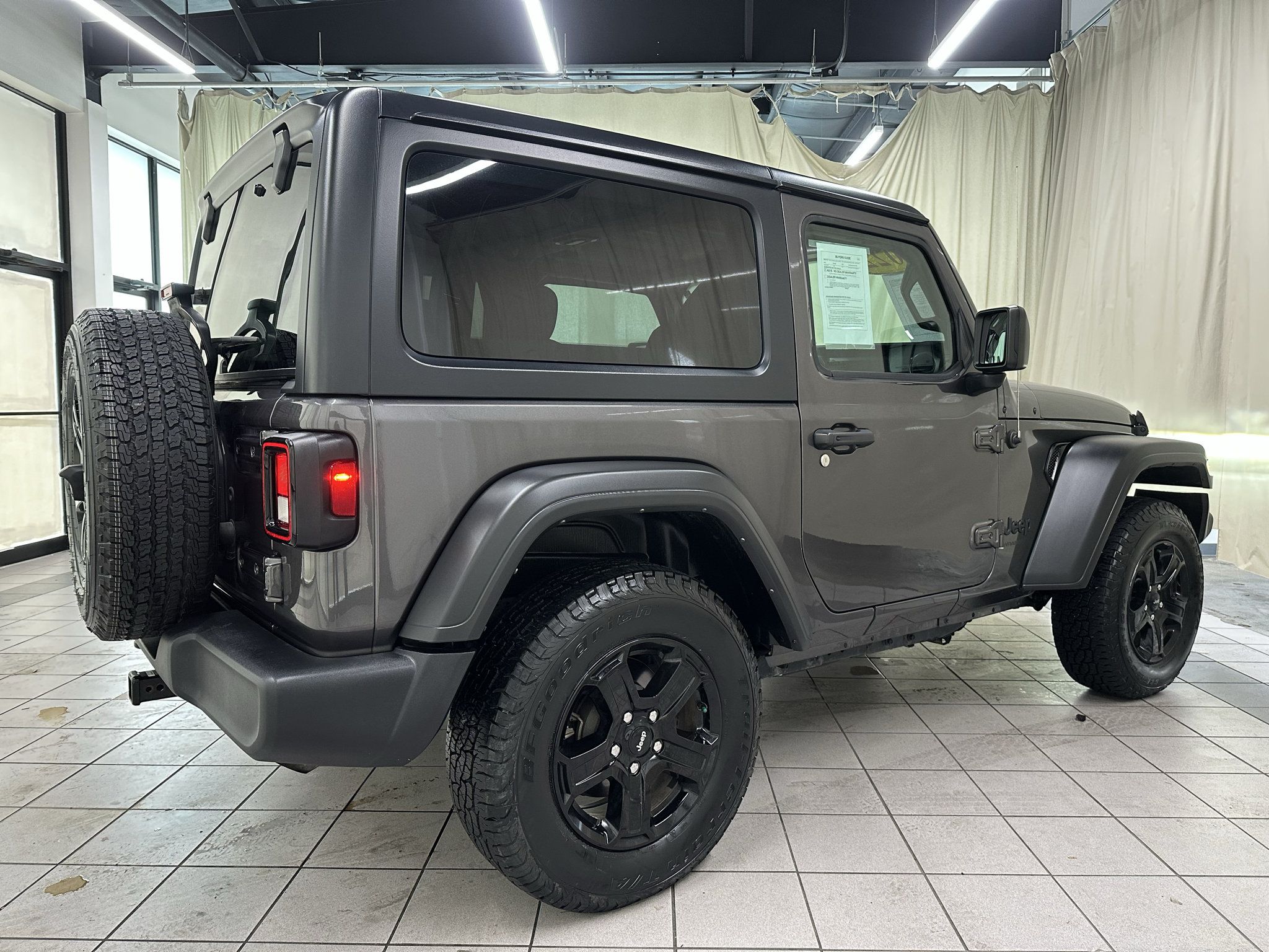 Used 2022 Jeep Wrangler Sport AWD/4WD image 3