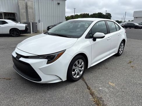 Used 2026 Toyota Corolla LE FWD image 3