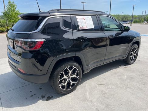 Used 2025 Jeep Compass Limited AWD/4WD image 18