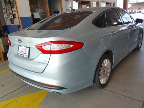 Used 2013 Ford Fusion SE FWD image 2