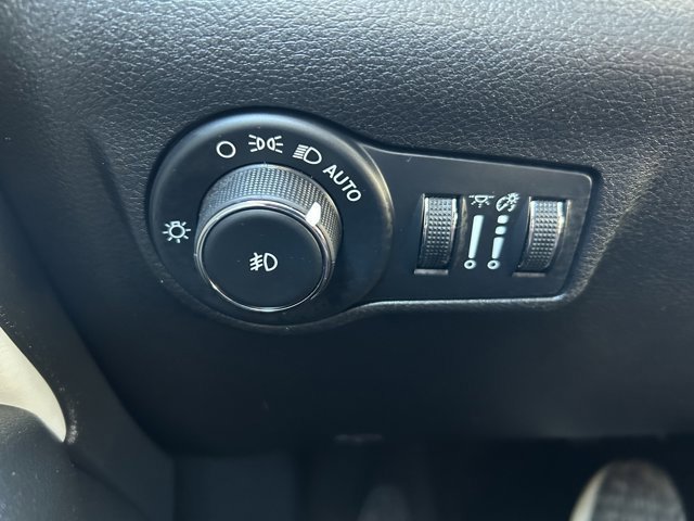 Used 2023 Jeep Compass Limited AWD/4WD image 19