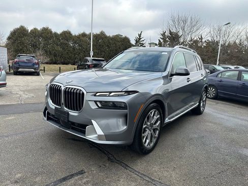 Used 2024 BMW X7 xDrive40i image 3