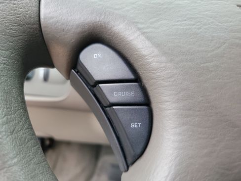 Used 2002 Dodge Caravan SE image 11