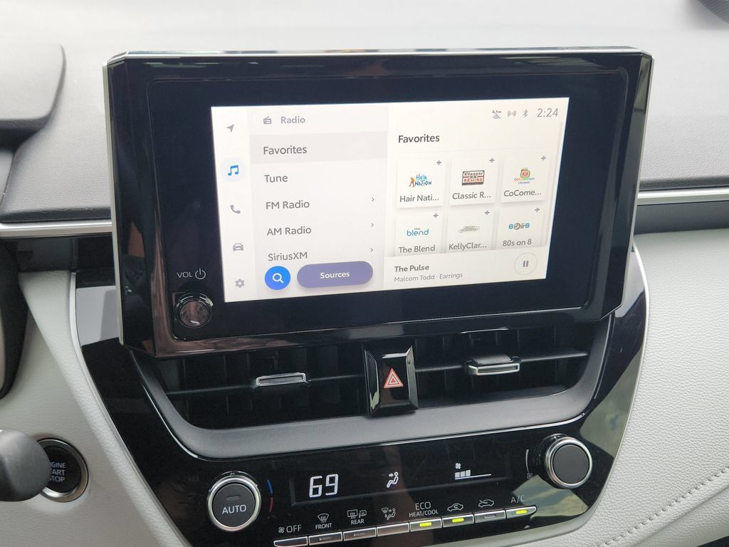 Used 2025 Toyota Corolla SE FWD image 16