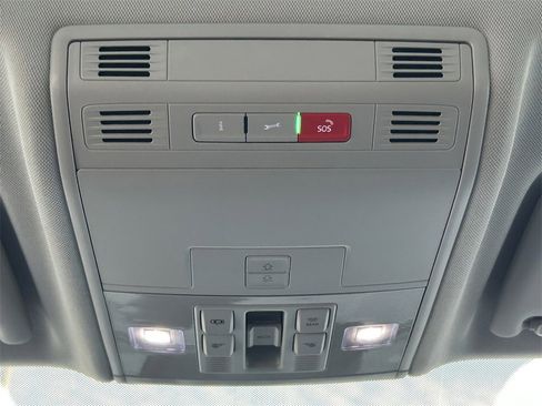 Used 2022 Volkswagen Taos SE image 18