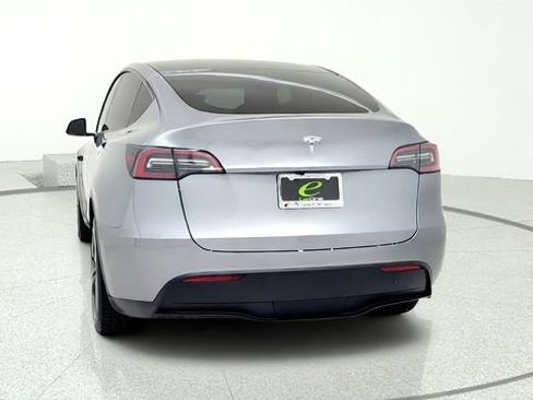 Used 2025 Tesla Model Y Long Range RWD image 7
