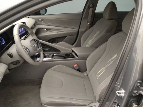 Used 2025 Hyundai Elantra Sport FWD image 17
