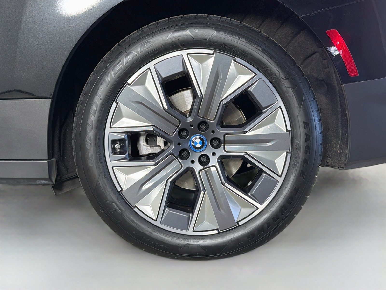 Certified 2024 BMW iX xDrive50 AWD/4WD image 33