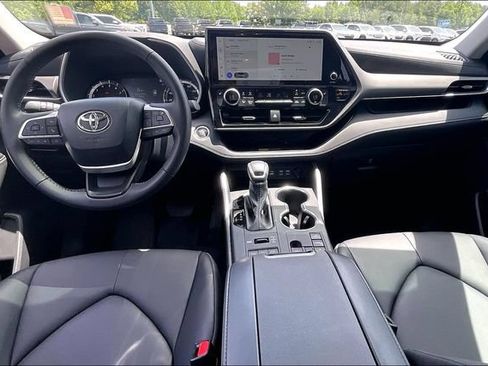 Used 2026 Toyota Highlander XLE AWD/4WD image 15