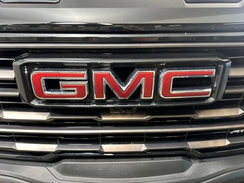 Used 2024 GMC Sierra 1500 AT4X image 9