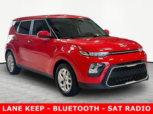 Used 2022 Kia Soul LX w/ Technology Package FWD image 3