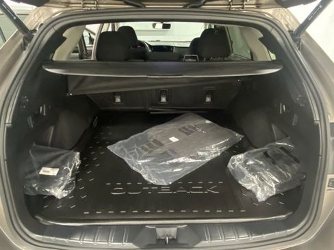 Used 2023 Subaru Outback Premium image 8