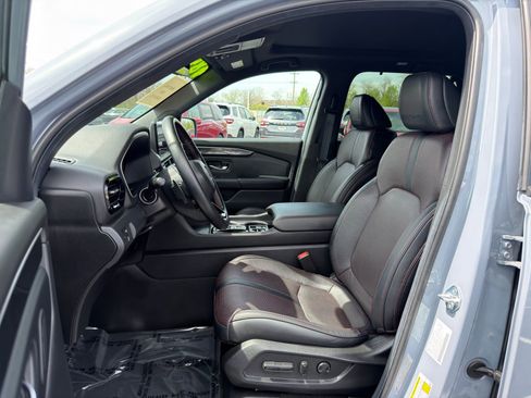Used 2025 Honda Pilot Black Edition image 12