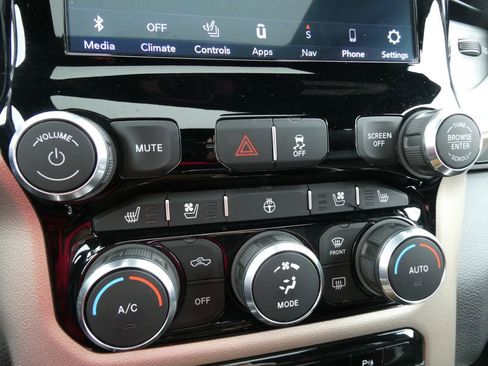 Used 2019 RAM 2500 Laramie AWD/4WD image 32