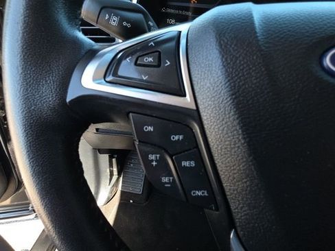 Used 2019 Ford Edge Titanium image 13