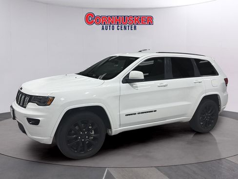 Used 2022 Jeep Grand Cherokee Laredo X image 3