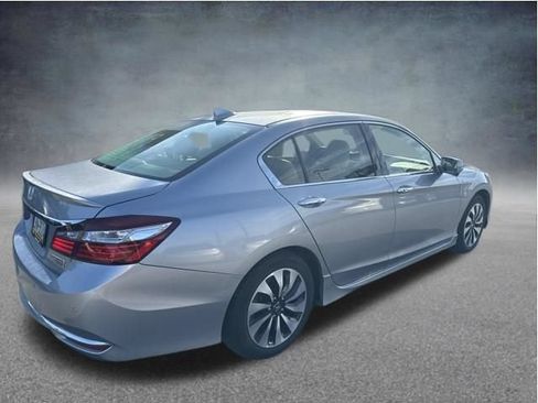 Used 2017 Honda Accord Touring image 8