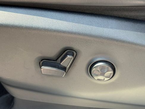 Used 2023 Chrysler Pacifica Touring-L FWD image 31