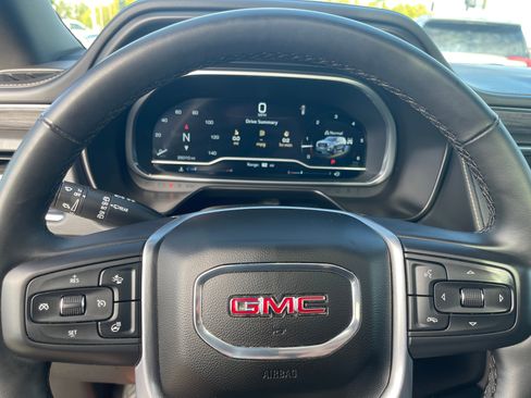 Used 2023 GMC Yukon XL SLT image 13